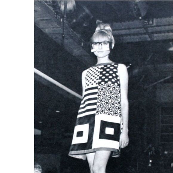 "Esc 'e la v" B&W Checker Mod 60s Style Mini Skirt - Picture 12 of 14